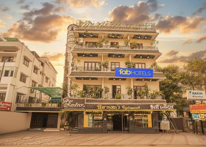 Fabhotel Santoor Geeta Bhawan SquareAirport Hotel