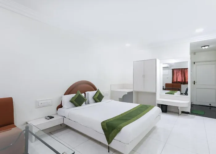 Treebo Omni Palace Indore